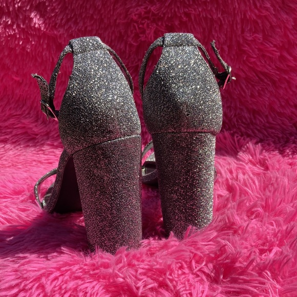 Silver sparkle fabric chunk heel open toe ankle strap buckle close heels sz 9.5 - Picture 3 of 10